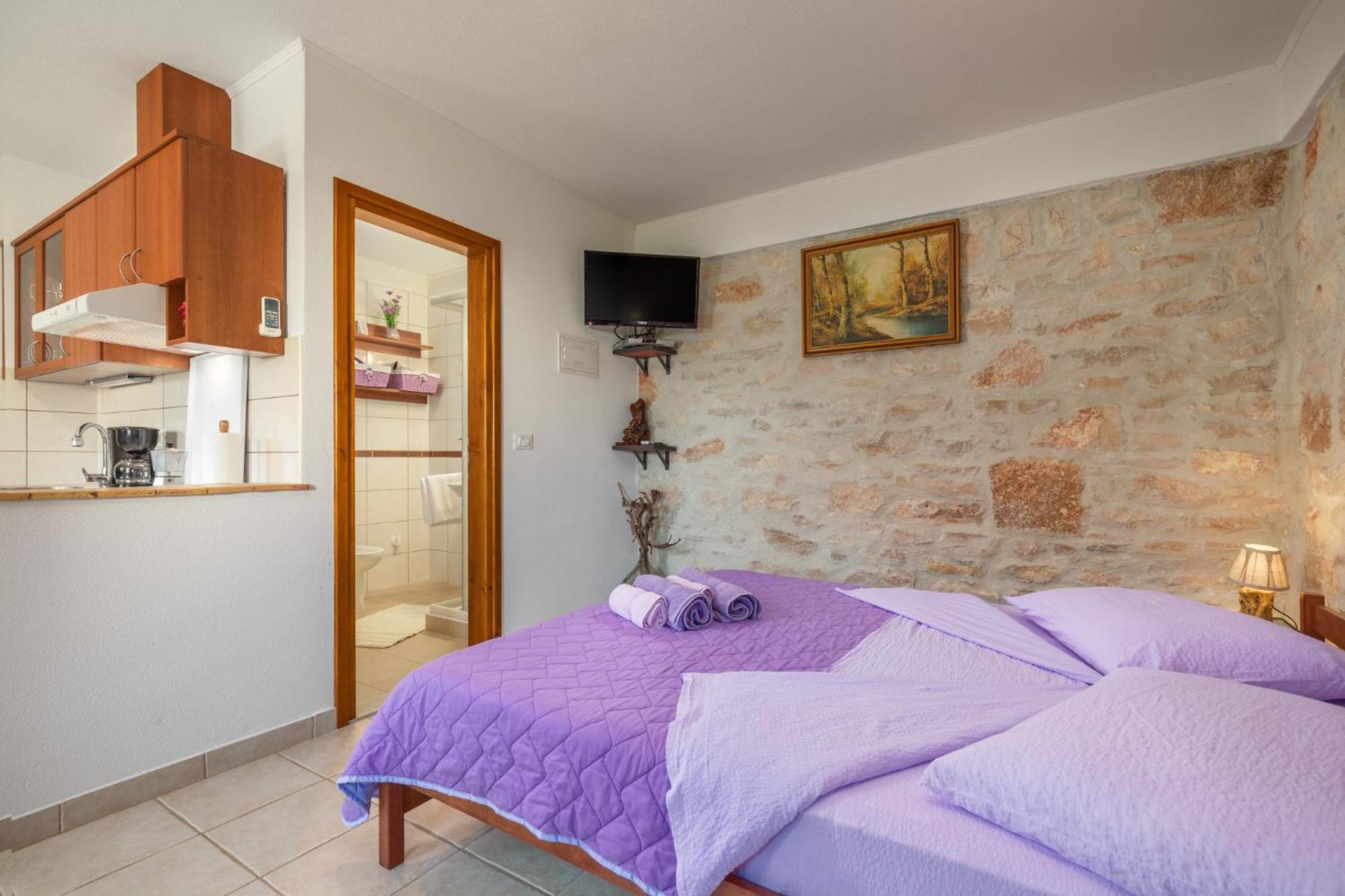 Basarinka Apartment *